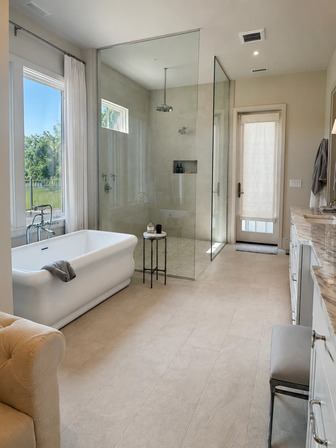 Luxury bathroom finished by Paez And More
